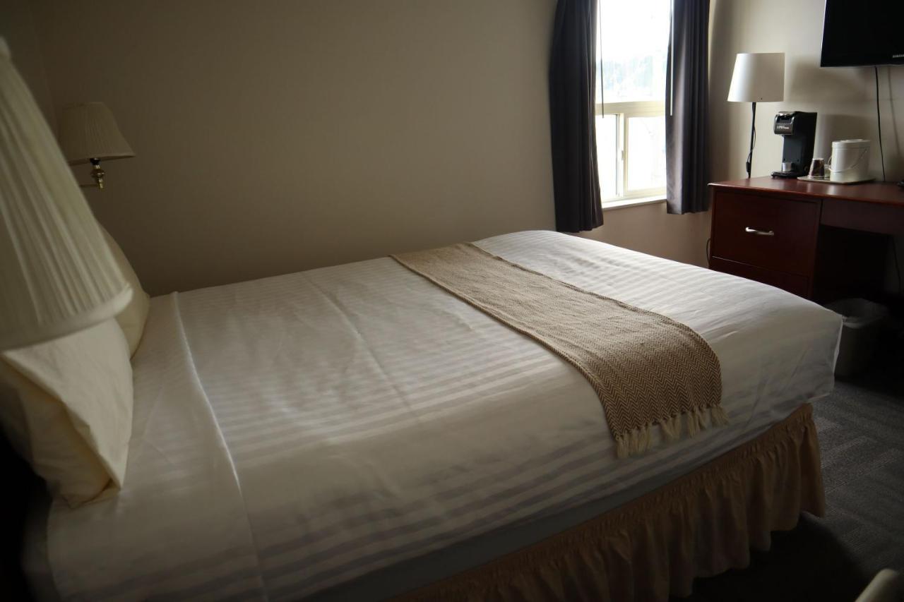 Destination Family Hotel Уайтхорс Екстериор снимка